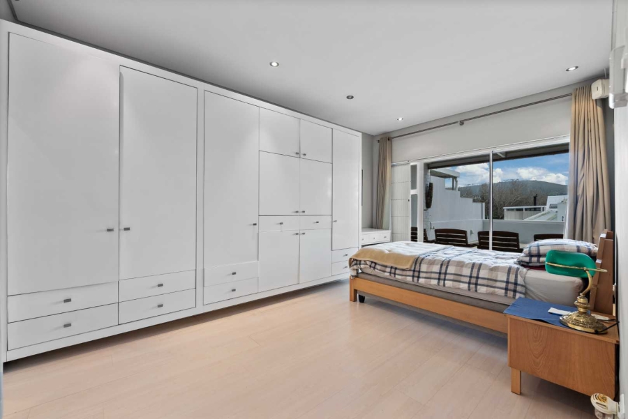 2 Bedroom Property for Sale in Oranjezicht Western Cape